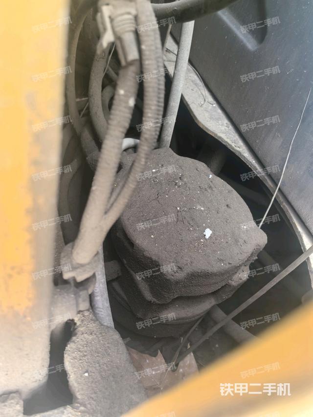 回轉(zhuǎn)馬達(dá)和主控閥（整機(jī)外觀）