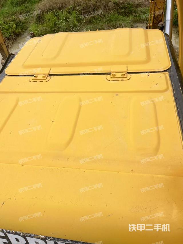 驾驶室顶部（整机外观）