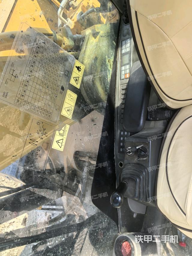 座椅右側(cè)控制臺(tái)/鑰匙門(mén)/油門(mén)/含右手柄（駕駛室部分）