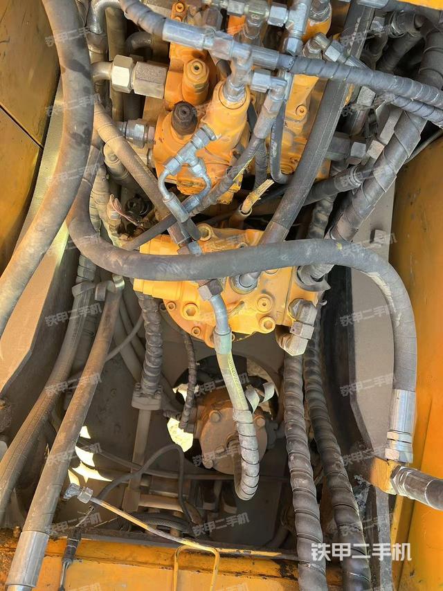 回轉(zhuǎn)馬達和主控閥（整機外觀）