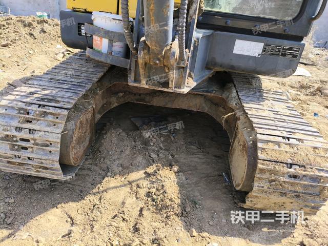 轉(zhuǎn)盤和下車架正前（工作和回轉(zhuǎn)裝置）