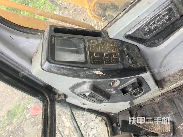 左后方玻璃角標（駕駛室部分）