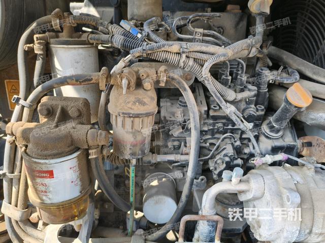 發(fā)動(dòng)機(jī)室（上車部件）