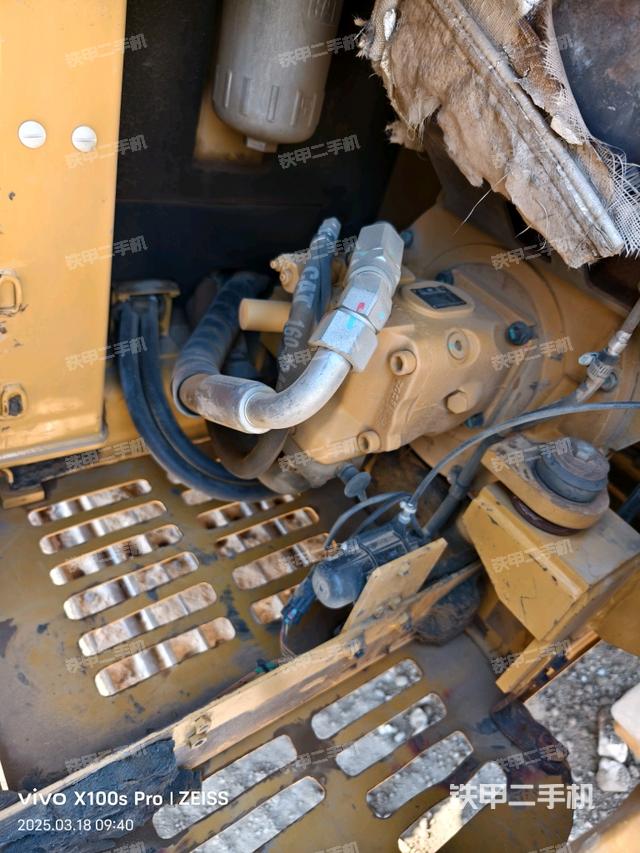 液壓泵艙室正面整體(整機(jī)外觀) 液壓泵艙室正面整體(整機(jī)外觀)