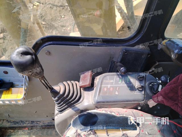 座椅右側控制臺/鑰匙門/油門/含右手柄（駕駛室部分）