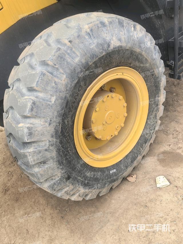 右前輪（行走機(jī)構(gòu)）