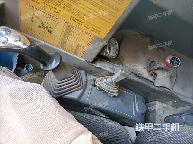 座椅右側(cè)控制臺(tái)/鑰匙門(mén)/油門(mén)/含右手柄（駕駛室部分）