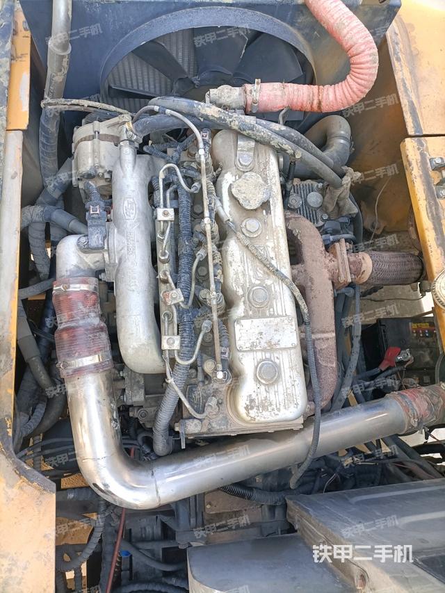 發(fā)動(dòng)機(jī)室（上車(chē)部件）