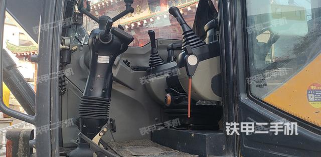 驾驶室整体（整机外观）