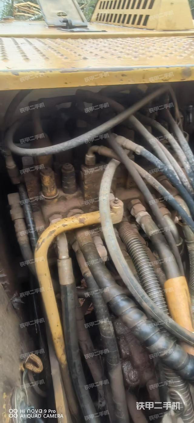 回轉(zhuǎn)馬達(dá)和主控閥（整機(jī)外觀）