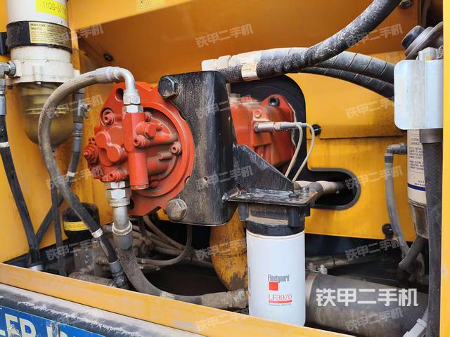 液壓泵艙室正面整體(整機(jī)外觀) 液壓泵艙室正面整體(整機(jī)外觀)