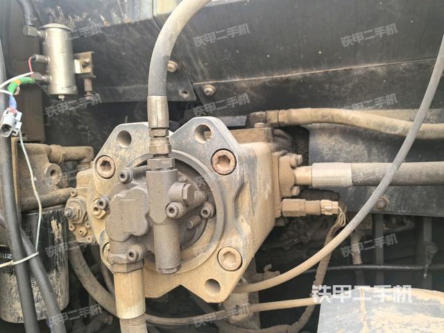 液壓泵艙室正面整體（整機(jī)外觀）