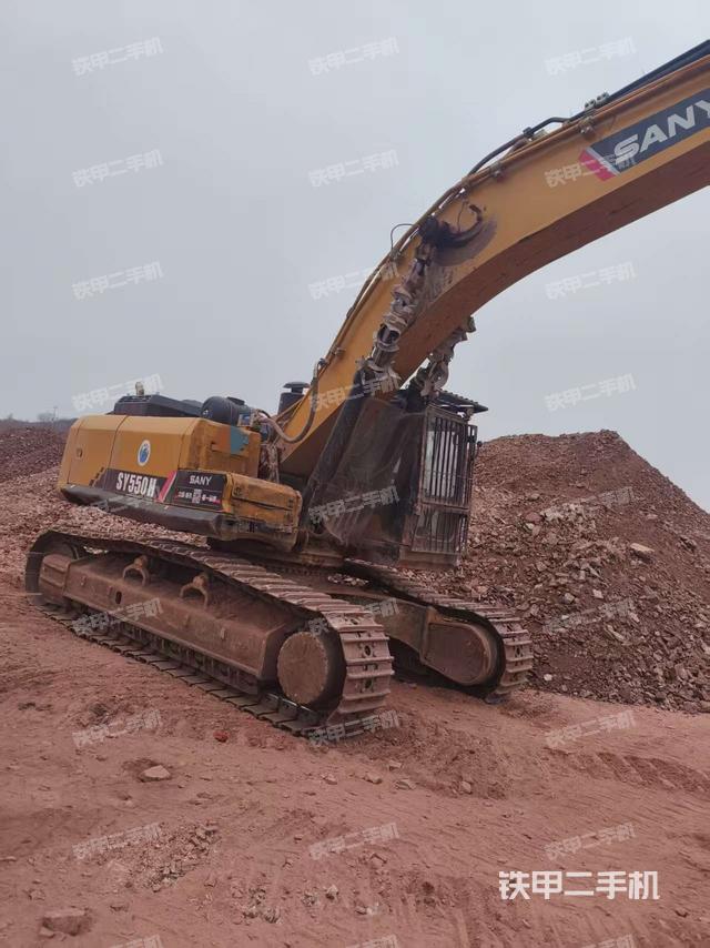 駕駛室頂部（整機外觀）