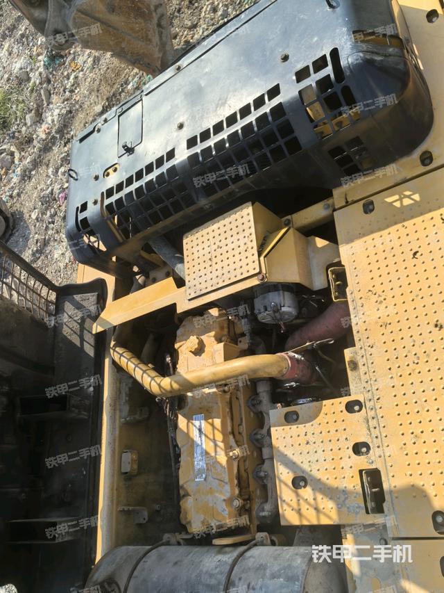 發(fā)動(dòng)機(jī)室（上車(chē)部件）