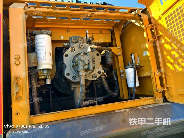 液壓泵艙室正面整體（整機(jī)外觀）