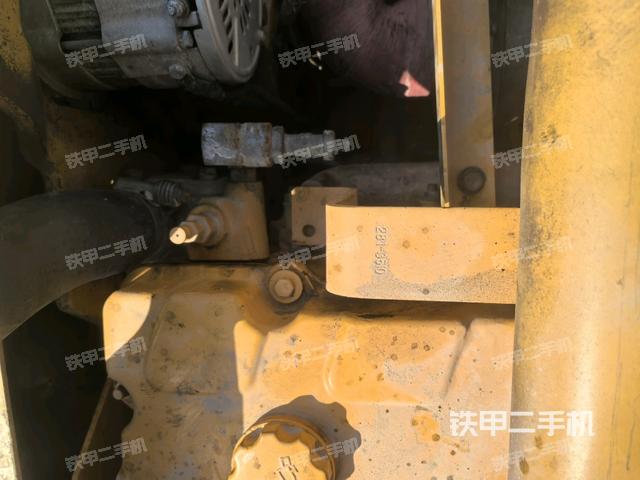 氣門(mén)室蓋螺絲特寫(xiě)（上車(chē)部件）