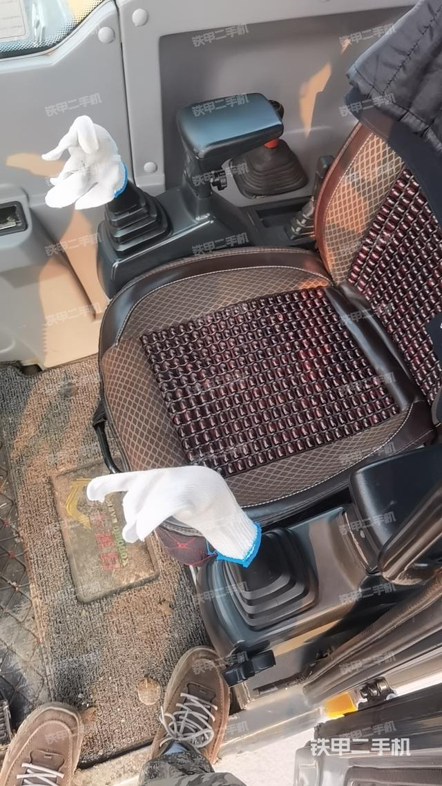 駕駛室整體（整機外觀）