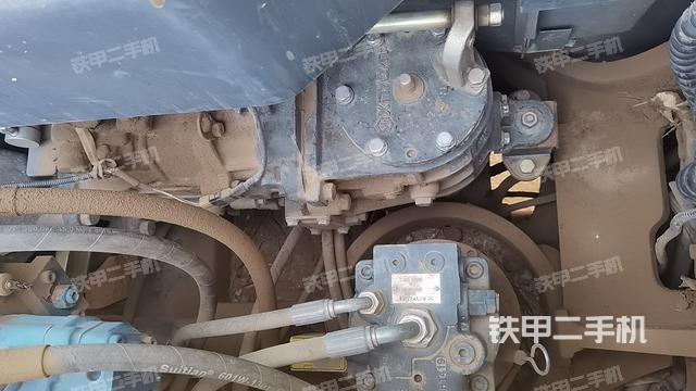 回轉馬達和主控閥（整機外觀）