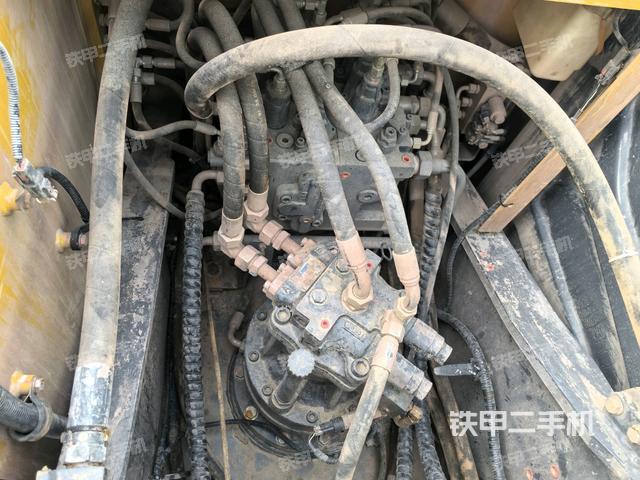 駕駛室頂部俯視(上車(chē)部件) 駕駛室頂部俯視(上車(chē)部件)
