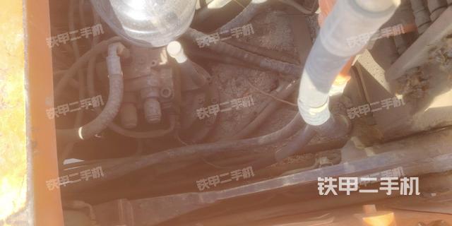 回转马达和主控阀（整机外观）