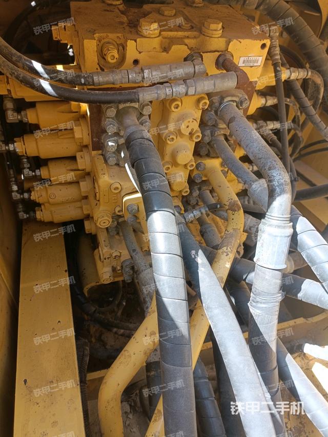 回轉(zhuǎn)馬達(dá)和主控閥（整機外觀）