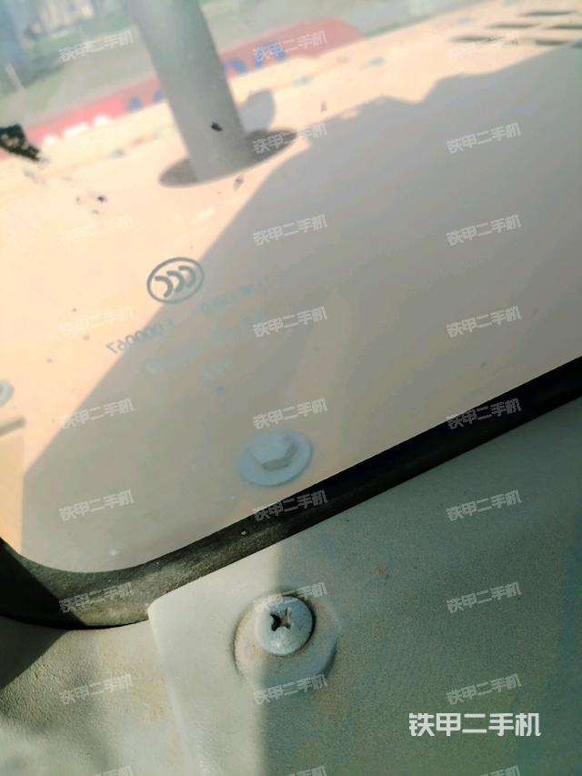 后窗玻璃角標（駕駛室部分）