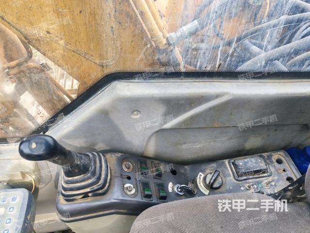 座椅左側控制臺/音響/含左手柄(駕駛室部分) 座椅左側控制臺/音響/含左手柄(駕駛室部分)