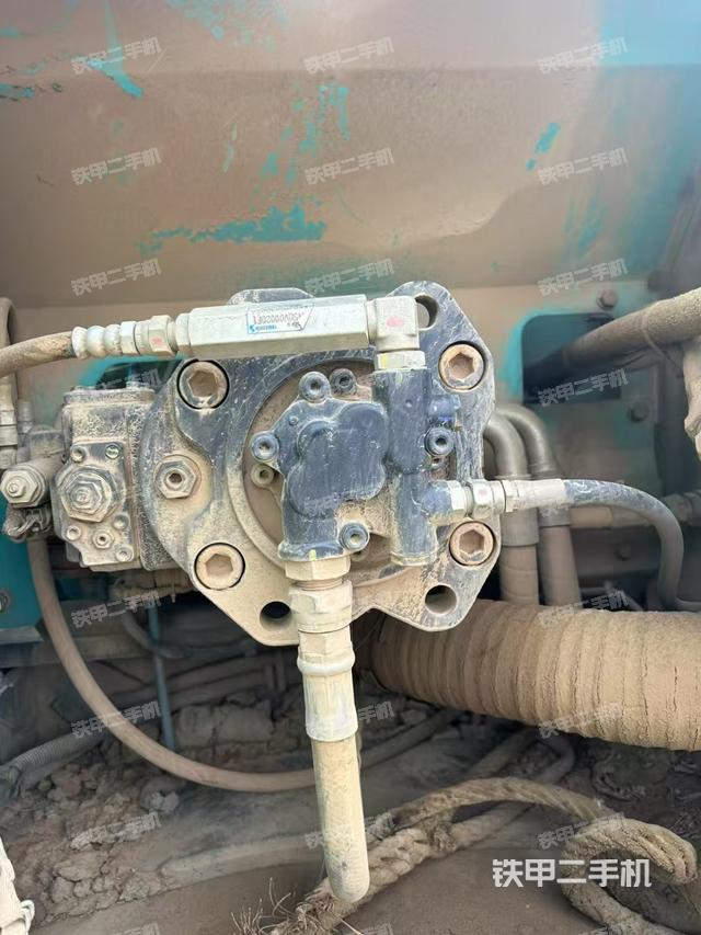 液壓泵艙室正面整體(整機(jī)外觀) 液壓泵艙室正面整體(整機(jī)外觀)