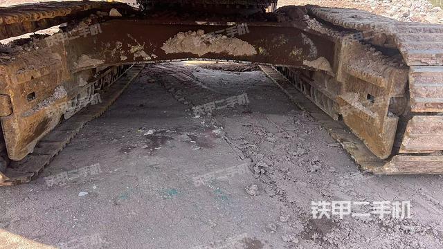 轉(zhuǎn)盤(pán)和下車(chē)架正前（工作和回轉(zhuǎn)裝置）