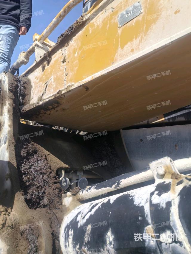 大臂根部?斜視(工作和回轉(zhuǎn)裝置) 大臂根部?斜視(工作和回轉(zhuǎn)裝置)