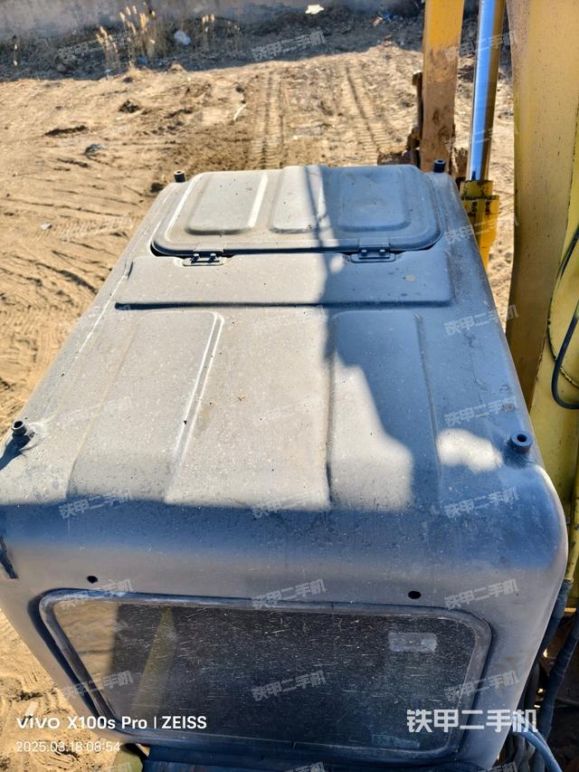 駕駛室頂部(整機外觀) 駕駛室頂部(整機外觀)