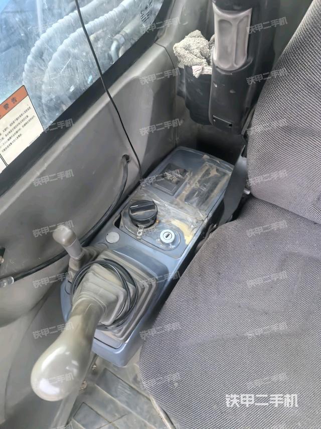 座椅左側(cè)控制臺(tái)/音響/含左手柄（駕駛室部分）