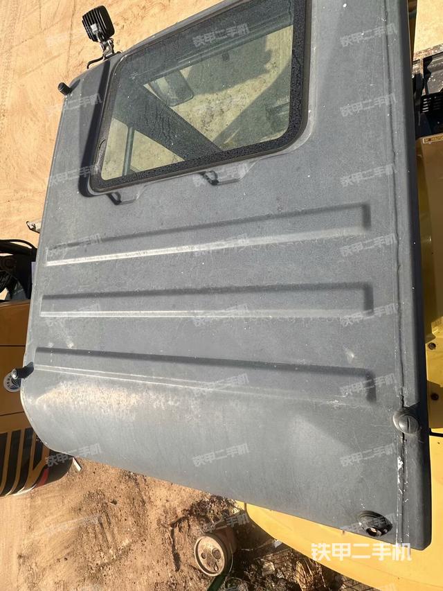 驾驶室顶部（整机外观）