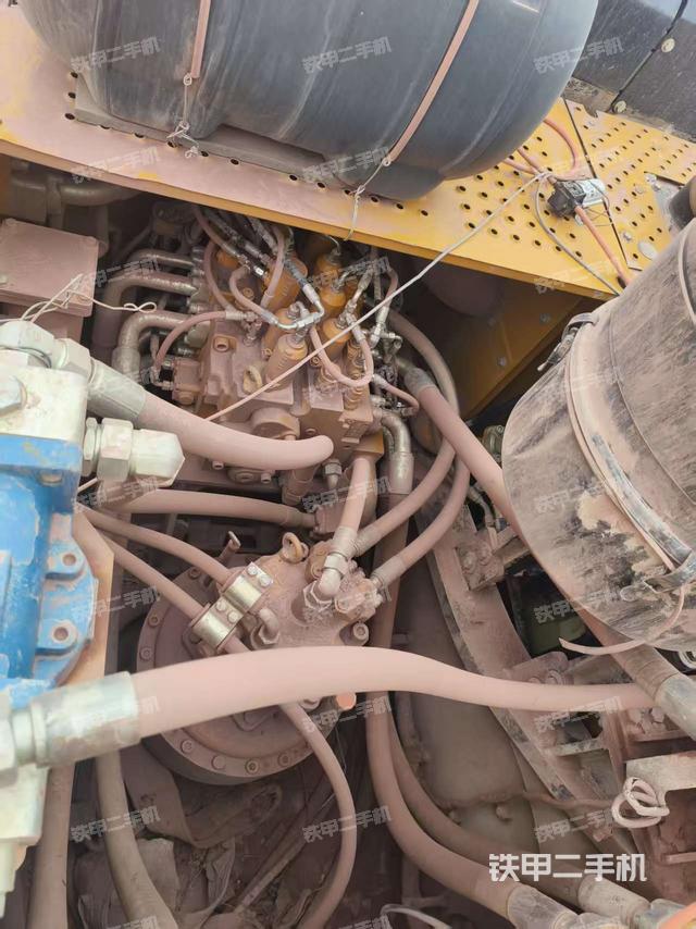 回轉馬達和主控閥（整機外觀）