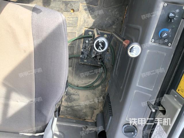 操作桿  檔位(駕駛室部分) 操作桿  檔位(駕駛室部分)