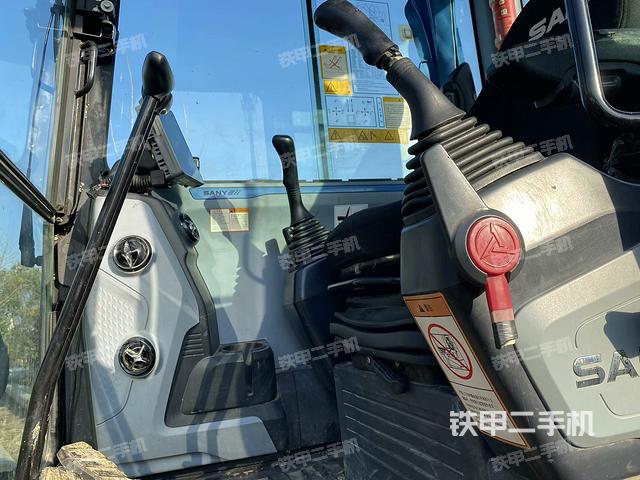 ?駕駛室正側(cè)（駕駛室部分）