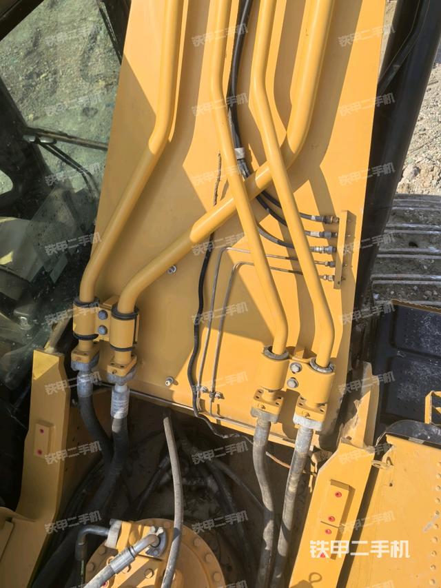 大臂背部俯視（工作和回轉(zhuǎn)裝置）