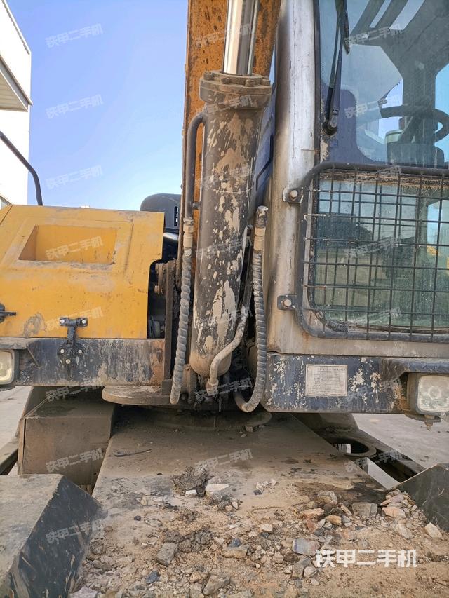 大臂根部?斜（工作和回轉(zhuǎn)裝置）