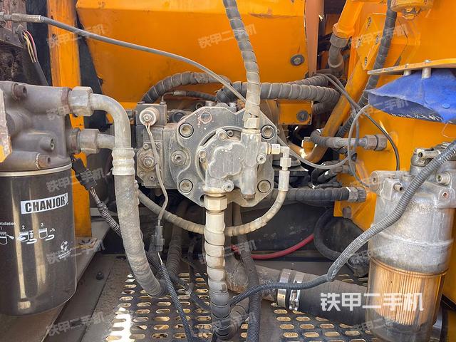 液壓泵艙室正面整體（整機(jī)外觀）