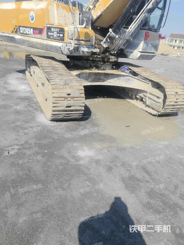 轉(zhuǎn)盤和下車架正前(工作和回轉(zhuǎn)裝置) 轉(zhuǎn)盤和下車架正前(工作和回轉(zhuǎn)裝置)