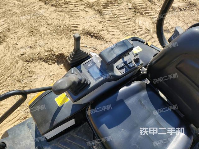 座椅右側(cè)控制臺/鑰匙門/油門/含右手柄（駕駛室部分）