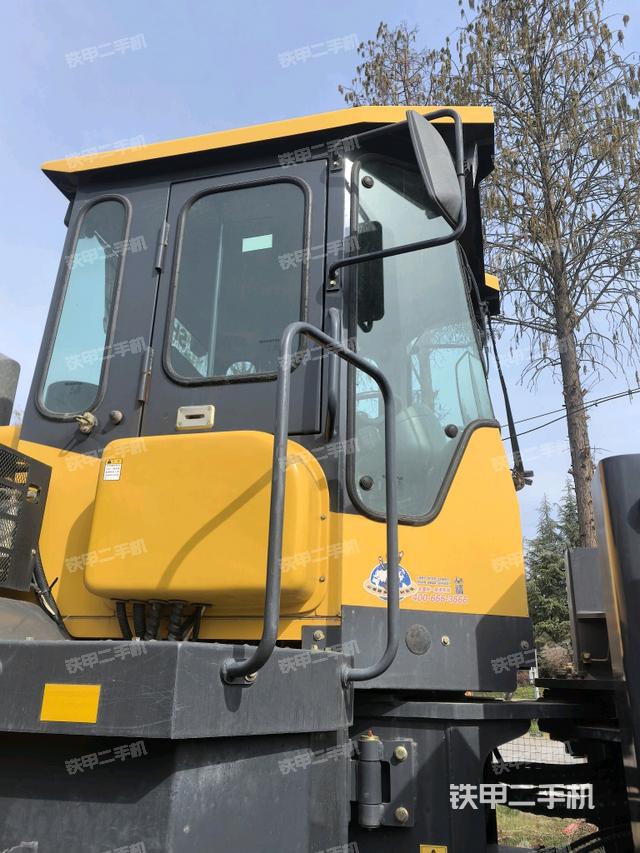 駕駛室正側(cè)(駕駛室部分) 駕駛室正側(cè)(駕駛室部分)