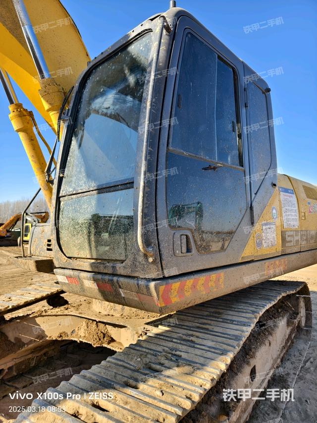 駕駛室整體(整機外觀) 駕駛室整體(整機外觀)