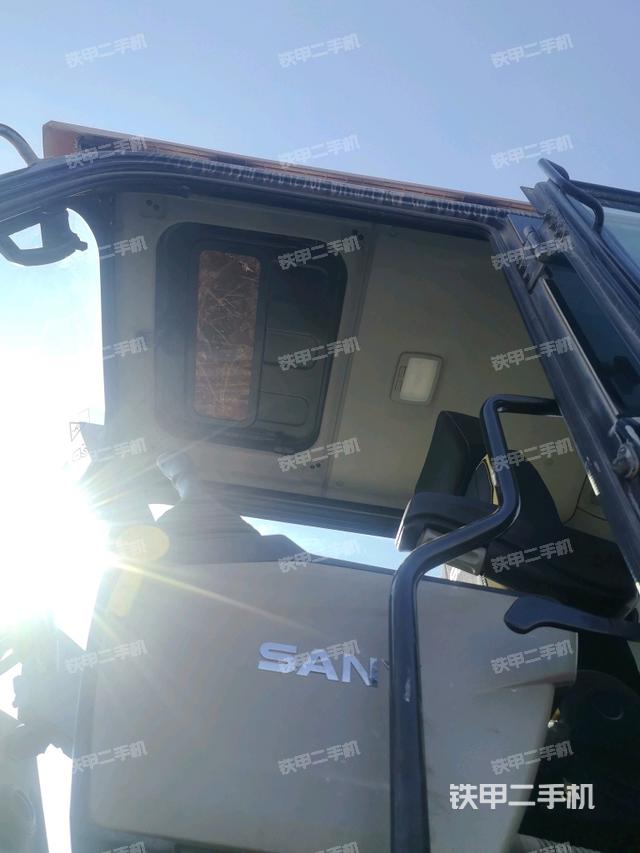 頂棚整體(駕駛室部分) 頂棚整體(駕駛室部分)