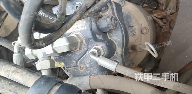 回转马达和主控阀（整机外观）