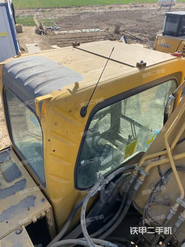 駕駛室頂部（整機外觀）