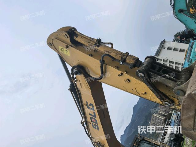 大臂油缸整體?豎拍（工作和回轉(zhuǎn)裝置）