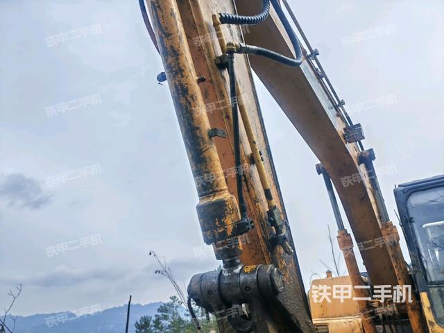 轉盤和下車架正前(工作和回轉裝置) 轉盤和下車架正前(工作和回轉裝置)