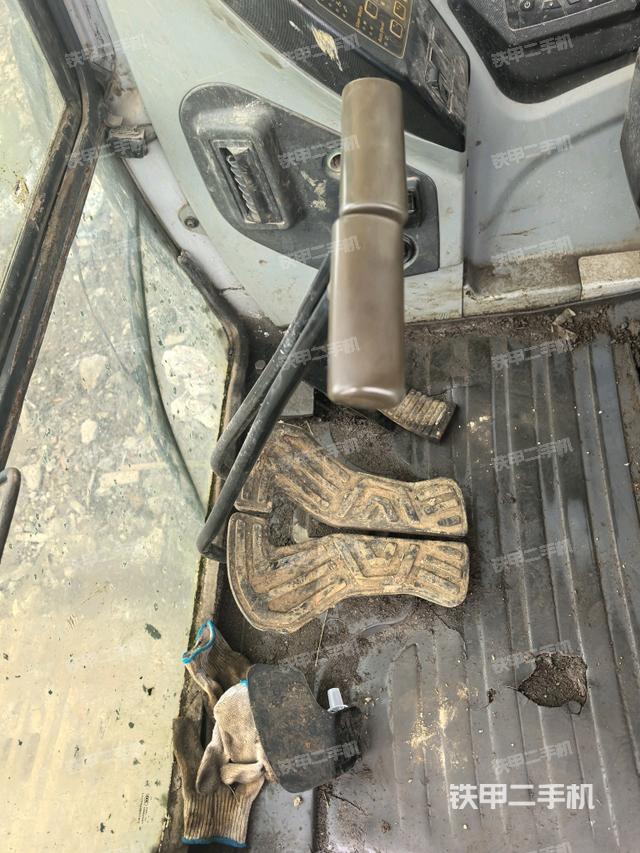 后窗玻璃角標（駕駛室部分）