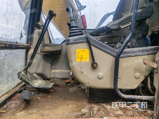 后窗玻璃角標(駕駛室部分) 后窗玻璃角標(駕駛室部分)